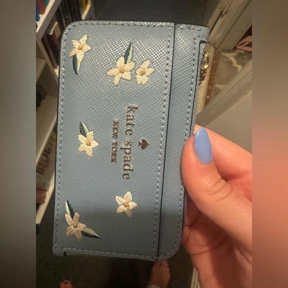 KATE SPADE MADISON POLISHED BLUE FLORAL EMBROIDERED CARD HOLDER KC541
